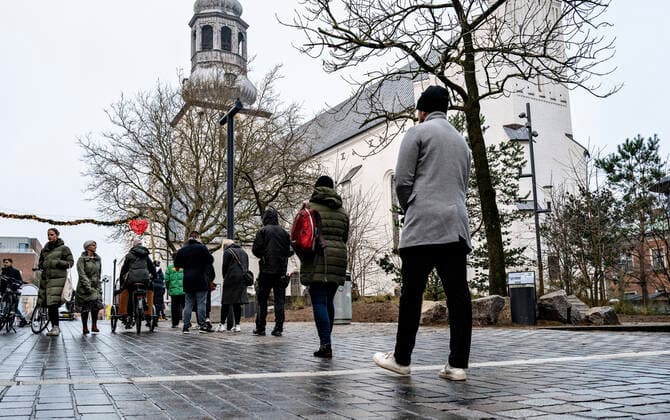 En lang koe til hurtigtest i centrum af Aalborg til teststedet ved Budolfi Kirke, torsdag den 23. december 2021.. , Aalborg Jylland Copyright: HenningxBagger HenningxBaggerx cop104 spdk20211223-134643-L