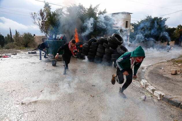 News Themen der Woche KW51 News Bilder des Tages December 23, 2021, Nablus, West Bank, Palestinian Territory: Palestinian demonstrators take part in a protest against Jewish settlements, in Burqa village, in the West Bank December 23, 2021. Ghassan Daghlas, who monitors colonial settlement activities in the northern West Bank, said that Israeli soldiers used bulldozers to block the roads leading to the village with earth mounds, disconnecting the village from Jenin and Nablus cities Nablus Palestinian Territory - ZUMAap3_ 20211223_zaf_ap3_087 Copyright: xShadixJarar Ahx