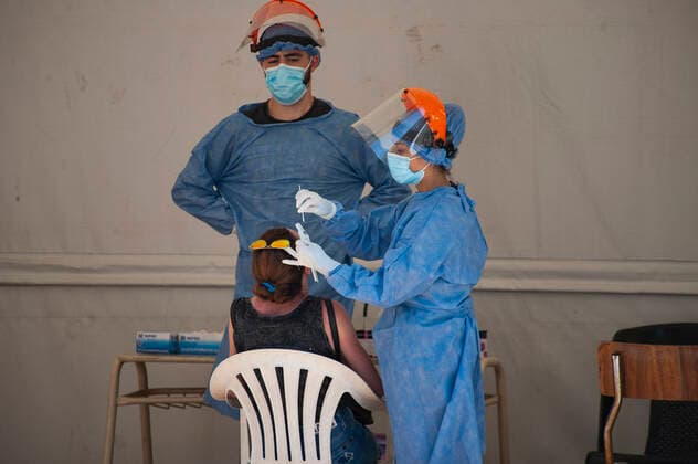 December 23, 2021, Cordoba Capital, Cordoba, ARGENTINA: A nurse collects a swab sample for the RT-PCR Covid-19 coronavirus test, in one of the testing centers in Cordoba, Argentina Cordoba Capital ARGENTINA - ZUMAb196 20211223_zip_b196_013 Copyright: xDanielxBustosx