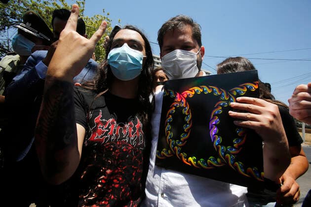 Santiago, December 24, 2021 President-elect Gabriel Boric receives the third booster dose of the Covid 19 vaccine Jonnathan Oyarzun Aton Chile, Santiago Chile Aton Chile Aton 571515  Copyright: JONNATHANxOYARZUN ATONxCHILE