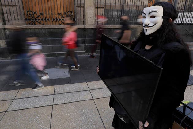 Anonymous For The Voiceless Demonstrates Against Animal Exploitation In Mexico City Members of the international animal rights organisation Anonymous for the Voiceless demonstrate on the streets of Mexico City s Centro Historico against the consumption of animals for Christmas and New Year s Eve during the country s COVID-19 health emergency. Mexico City Mexico  Copyright: xGerardoxVieyrax originalFilename: vieyra-notitle211224_npb8l.jpg