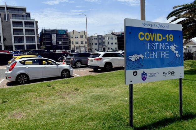 NSW CORONAVIRUS COVID19, Members of the public queue for Covid19 PCR tests at a clinic at Bondi Beach in Sydney, Sunday, December 26, 2021. ( NO ARCHIVING, EDITORIAL USE ONLY, NO USE IN BOOKS WITHOUT CONSENT SYDNEY NSW AUSTRALIA  Copyright: xMICKxTSIKASx 20211226001609052370