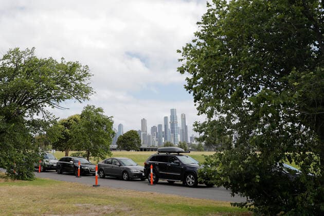 VICTORIA CORONAVIRUS COVID19, The Melbourne skyline is seen as people queue in their cars at a drive through COVID-19 testing site at Albert Park in Melbourne, Monday, December 27, 2021. Victoria has reported 1999 new COVID-19 cases, but the overall active case numbers have fallen by nearly 1000 overnight. ( NO ARCHIVING, EDITORIAL USE ONLY, NO USE IN BOOKS WITHOUT CONSENT MELBOURNE VIC AUSTRALIA  Copyright: xCONxCHRONISx 20211227001609239205