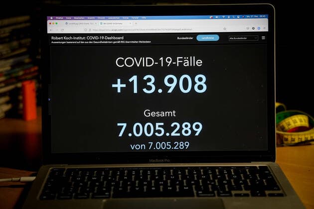 Coronavirus in Deutschland - Covid-19-Dashboard des Robert Koch-Institut 27.12.2021: Robert Koch-Institut: 7-Tage-Inzidenz 222,7. 7-Tage-Fallzahl 185.153. COVID-19-Fälle 7.005.289. Zugang um 13.908 gegenüber dem Vortag. COVID-19-Todesfälle 110.433. Zugang um 69 gegenüber dem Vortag. Hinweis des RKI: Während der Feiertage ist zu beachten, dass mit einer geringeren Test- und Meldeaktivität zu rechnen ist. Die im Dashboard ausgewiesenen Daten ergeben ein unvollständiges Bild.