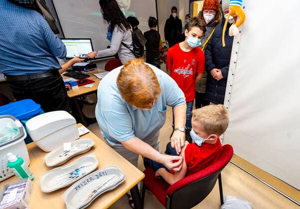 A child receives the anti-COVID vaccine for children aged 5-11 in the Masaryk Hospital in Usti nad Labem, Czech Republic, December 27, 2021. (CTKxPhoto OndrejxHajek) CTKPhotoP2021122701983  HAJ 05