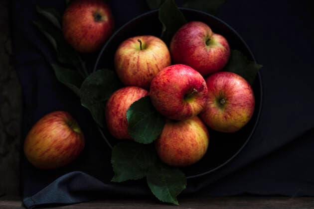 Studio shot of bowl of fresh Gala apples, EVGF03942