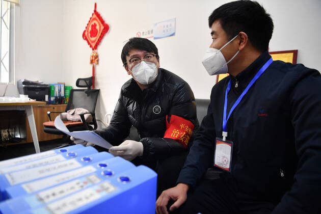 (211227) -- XI AN, Dec. 27, 2021 -- Government worker Lu Chenyang (L) checks files on epidemic prevention and control in Yanta District of Xi an, northwest China s Shaanxi Province, Dec. 27, 2021. Tens of thousands of government workers have joined the frontline across the city to stamp out coronavirus in Xi an, capital of northwest China s Shaanxi Province. ) CHINA-SHAANXI-XI AN-COVID-19-PREVENTION AND CONTROL-GOVERNMENT WORKER (CN) ZhangxBowen 