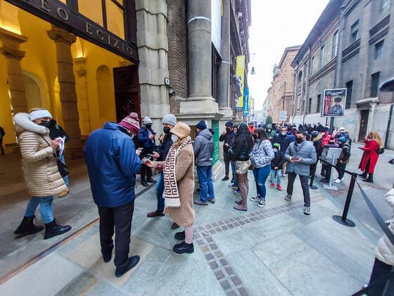 December 27, 2021, TURIN, Italia: People queue to enter the Egyptian Museum due to the Green Pass checks, in Turin, northern Italy, 27 December 2021. Premier Mario Draghi s government has brought in a series of new COVID-19 prevention measures, including the obligation to wear facemasks outdoors, due to the sharp upswing in contagion and the arrival of the Omicron variant. It was already mandatory for people to wear facemasks in enclosed public spaces. The government has also decide to close Italy s night clubs and dance halls and ban open-air parties that attract crowds of people until January 31. It has also reduced the duration of the Super Green Pass health certificate for people who are vaccinated for the coronavirus from nine to six - ZUMAa110 20211227_zaf_a110_009 Copyright: xTinoxRomanox