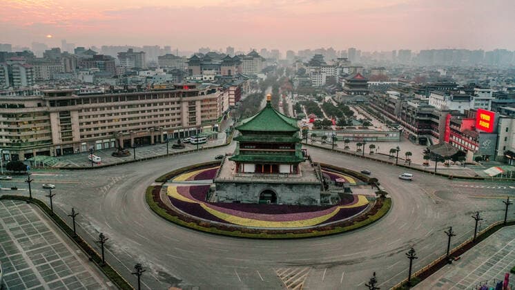 (211227) -- XI AN, Dec. 27, 2021 -- Aerial photo taken on Dec. 27, 2021 shows an empty square in Xi an, northwest China s Shaanxi Province. Xi an has strengthened its anti-epidemic measures and implemented the strictest closed-off management starting from Monday to curb the spread of the latest COVID-19 resurgence. ) CHINA-SHAANXI-XI AN-COVID-19-PREVENTION AND CONTROL (CN) TaoxMing 