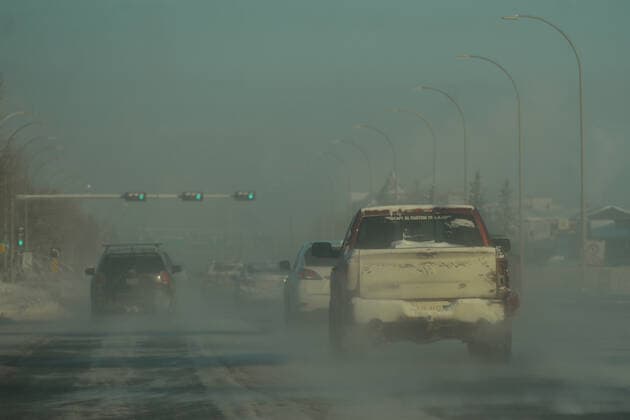 Extreme Cold Warning Remains In Place In Edmonton Area Calgary Trail in south of Edmonton, seen in the morning at temperatures as low as -30C. The Edmonton and northern Alberta areas are experiencing a prolonged period of extreme cold conditions. Extreme frost warnings have been issued as cold wind temperatures between -40 and -55 remain this evening, posing increased health risks such as frostbite and hypothermia. On Monday, December 27, 2021, in Edmonton, Alberta, Canada. Edmonton Canada  Copyright: xArturxWidakx originalFilename: widak-extremec211227_npifd.jpg
