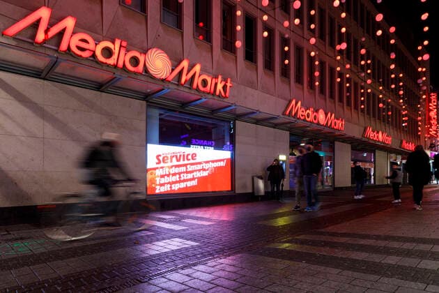 Eine Filiale von MediaMarkt in der Hohe Straße. Der Elektronikhändler startet gemeinsam mit Saturn sein After X-Mas Shopping . (Themenbild, Symbolbild) Köln, 25.12.2021 *** A MediaMarkt store on Hohe Straße The electronics retailer is joining forces with Saturn to launch its After X Mas Shopping theme image, symbol image Cologne, 25 12 2021 Foto:xC.xHardtx xFuturexImage