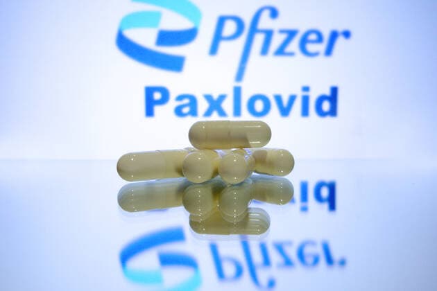 Themenbild Symbolfoto Corona-Pille Paxlovid von Pfizer. Anti-Covid-Pille: Regierung kauft eine Million Packungen. Corona-Pille von Pfizer reduziert Klinikrisiko um 90 Prozent. *** Theme image symbol photo Corona pill Paxlovid from Pfizer anti covid pill government buys one million packs Corona pill from Pfizer reduces hospital risk by 90 percent