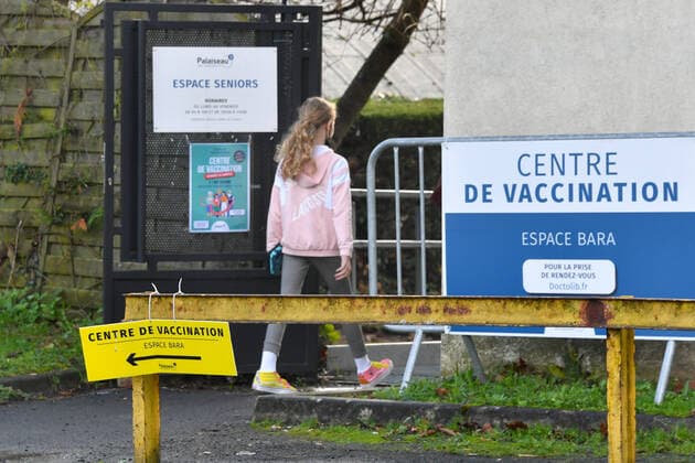 The vaccination campaign has began for children from 5 years old. Vaccination des enfants. La campagne vaccinale est desormais ouverte aux enfants, des 5 ans. Centre de vaccination Covid-19 de Palaiseau. 275928 2021-12-28 France  Copyright: xL.Urmanx xStarfacex STAR_275928_002