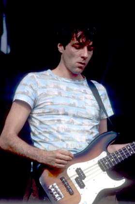 Steve Mackey von Pulp live auf dem 2. Hurricane Festival 1998 am Eichenring. Scheeßel, 21.06.1998 *** Steve Mackey of Pulp live at the 2 Hurricane Festival 1998 at Eichenring Scheeßel, 21 06 1998 Foto:xR.xKeuntjex xFuturexImage