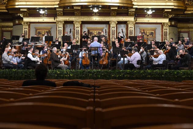 (211229) -- VIENNA, Dec. 29, 2021 -- Musicians of the Vienna Philharmonic perform during a rehearsal of the 2022 New Year s Concert in the Golden Hall of the Musikverein in Vienna, Austria, on Dec. 29, 2021. Started in 1939, the New Year s Concert by the Vienna Philharmonic is one of the most prestigious concerts in the world. ) AUSTRIA-VIENNA-NEW YEAR S CONCERT-REHEARSAL GuoxChen 