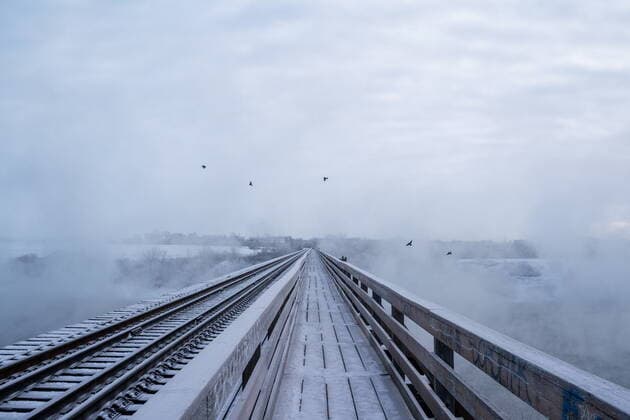 December 30, 2021, Saskatoon, SK, Canada: Birds fly over the the Canadian Pacific Railway Bridge on South Saskatchewan River in Saskatoon, Sask., on Thursday, December 30, 2021. Due to a rush of Arctic air, unusually cold weather is observed in Western Canada. Environment and Climate Change Canada has issued an extreme cold weather alert in Saskatchewan. A bone-chilling temperature of is recorded in Saskatoon on Thursday morning. Saskatoon Canada  - ZUMAc35_ 20211230_zaf_c35_016 Copyright: xHeywoodxYux