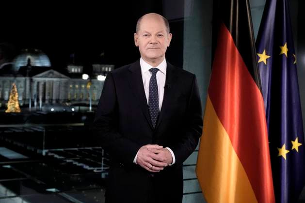 Bilder des Jahres 2021, News 12 Dezember News Themen der Woche KW52 News Bilder des Tages Neujahrsansprache des Bundeskanzler Aktuell, 31.12.2021, Bundeskanzler Olaf Scholz im Portrait bei der Neujahrsansprache des Bundeskanzler zum Jahreswechsel 2021 2022 aus dem Bundeskanzleramt in Berlin Berlin Berlin Deutschland *** New Years speech of the Federal Chancellor Current, 31 12 2021, Federal Chancellor Olaf Scholz in the portrait with the New Years speech of the Federal Chancellor to the turn of the year 2021 2022 from the Federal Chancellery in Berlin Berlin Germany
