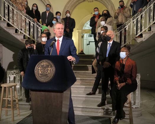 News Themen der Woche KW52 News Bilder des Tages December 30, 2021, New York, New York, USA: NYC Mayor Mayor Bill de Blasio and First Lady of New York, Chirlane McCray thank his staff on his final day as Mayor, New York, USA - 30 Dec 2021. New York USA - ZUMAr334 20211230_znp_r334_005 Copyright: xDebraxL.xRothenbergx