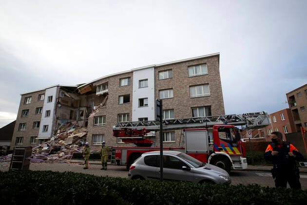News Themen der Woche KW52 Illustration picture shows the debris at the site of an explosion that occured in a five-story appartment building in the center of Turnhout , Friday 31 December 2021.  KRISTOFxVANxACCOM 3164134