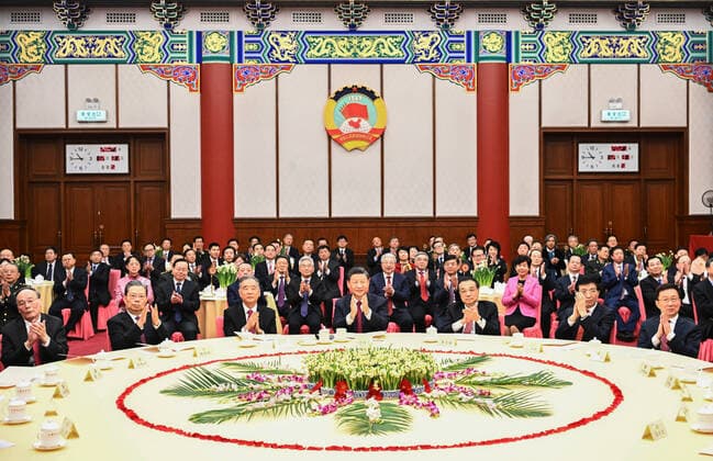 News Themen der Woche KW52 News Bilder des Tages (211231) -- BEIJING, Dec. 31, 2021 -- Leaders of the Communist Party of China and the state Xi Jinping, Li Keqiang, Wang Yang, Wang Huning, Zhao Leji, Han Zheng and Wang Qishan attend the New Year gathering organized by the National Committee of the Chinese People s Political Consultative Conference (CPPCC) in Beijing, capital of China, Dec. 31, 2021. The leaders also watched a performance at the gathering. ) CHINA-BEIJING-CPPCC-NEW YEAR GATHERING (CN) YanxYan 