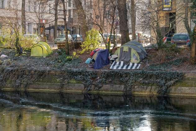 Obdachlose zelten am Landwehrkanal in Berlin, Neukölln Obdachlose zelten am Landwehrkanal in Berlin, Neukölln *** Homeless camping at the Landwehrkanal in Berlin, Neukölln Homeless camping at the Landwehrkanal in Berlin, Neukölln