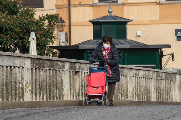 Lazio And Other Italian Regions Return To The Yellow Zone Amid Covid-19 Pandemic Lazio is back in the Yellow Zone due to the increase in Covid19 infections with the Omicron variant increasingly affecting the population. The Yellow Zone does not provide for many restrictions, masks outdoors and restricted access to activities. The yellow zone in Rieti on 3 January 2021. Rieti Italy  Copyright: xRiccardoxFabix originalFilename: fabi-notitle220103_npBm0.jpg