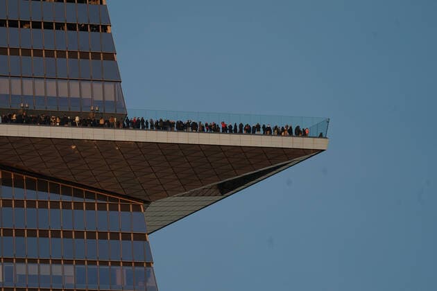 January 4, 2022, New York, New York, USA: People stand on the observation deck of The Edge at Hudson Yards as New York State COVID hospitalizations top 10,000 for the first time in 20 months as the CDC puts Omicron at up to 99% of all cases on January 4, 2022 in New York. New York USA - ZUMAb148 20220104_zap_b148_007 Copyright: xBryanxSmithx