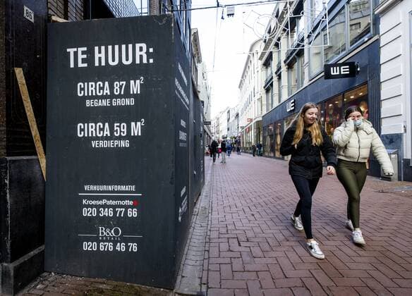 AMSTERDAM - A retail property is for rent. The vacancy of shops is not only the result of corona, but possibly also of rents that are increasing. ANP SEM VAN DER WAL