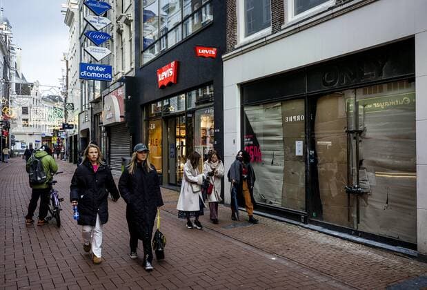 AMSTERDAM - A retail property is vacant. The vacancy of shops is not only the result of corona, but possibly also of rents that are increasing. ANP SEM VAN DER WAL