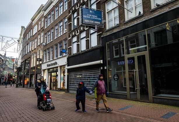 AMSTERDAM - A retail property is for rent. The vacancy of shops is not only the result of corona, but possibly also of rents that are increasing. ANP SEM VAN DER WAL