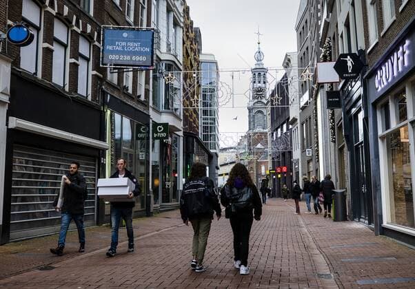 AMSTERDAM - A retail property is for rent. The vacancy of shops is not only the result of corona, but possibly also of rents that are increasing. ANP SEM VAN DER WAL
