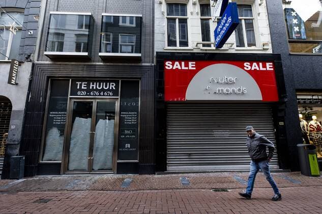 AMSTERDAM - A retail property is for rent. The vacancy of shops is not only the result of corona, but possibly also of rents that are increasing. ANP SEM VAN DER WAL
