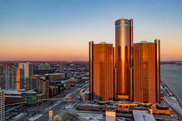 January 3, 2022, Detroit, Michigan, USA: Detroit, Michigan - General Motors headquarters in the Renaissance Center in downtown Detroit, next to the Detroit River. The central tower houses the Detroit Marriott hotel. Detroit USA - ZUMAw66_ 20220103_zaf_w66_008 Copyright: xJimxWestx