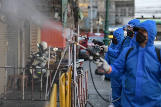 Thailand: Clean-up after revelers tested positive for COVID-19 coronavirus at a tourist spot A Thai volunteer staff in a protective suit sprays disinfectant at a nightclub and restaurant during a clean-up operation after revelers tested positive for COVID-19 coronavirus at a tourist spot in Khao San road, during COVID-19 coronavirus infections linked with the Omicron variant have been detected putting Thailand at risk of a new wave hit by the pandemic. Thailand Copyright: VichanxPoti