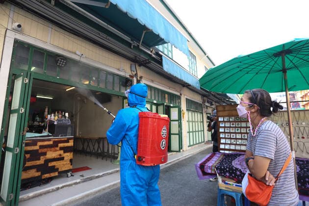 January 5, 2022, Bangkok, Thailand: A health worker wearing a personal protective equipment (PPE) suit is seen spraying a disinfectant on a coffee shop at Khaosan Rd. Thailand steps up efforts to prevent the spread of the coronavirus disease (COVID-19), as many new infections are reported to be related to the Omicron variant. Bangkok Thailand - ZUMAs197 20220105_zaa_s197_046 Copyright: xAdisornxChabsungnoenx