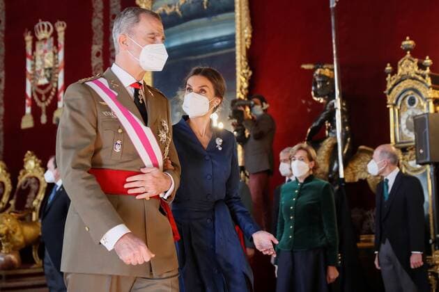 06-01-2022 Madrid Queen Letizia and King Felipe during a meeting wih officials from the government, the ministery of defence and the civil guards after the new year s military parade, the Pascua Militar Epiphany day 2022, at the Throne room in the royal palace in Madrid. Â  Copyright: xPPEx