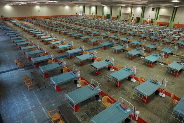 News Bilder des Tages News Bilder des Tages January 7, 2022, Chennai, Tamil Nadu, India: Indian workers install beds at a makeshift COVID-19 coronavirus isolation ward with more than 900 beds inside Chennai Trade Centre in Chennai. StateÃ‚ governments in India are enforcing more severe travel restrictions and partial lockdowns as the country struggles to deal with the third Covid-19 pandemic and rising omicron infections. Chennai India - ZUMAl172 20220107_zip_l172_003 Copyright: xSrixLoganathanx