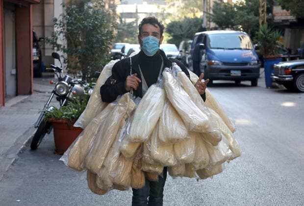 (220107) -- BEIRUT, Jan. 7, 2022 -- A vendor wearing a face mask sells products on a street in Beirut, Lebanon, on Jan. 7, 2022. Lebanon on Friday registered 7,974 new COVID-19 cases, raising the total number of infections to 761,853, the Health Ministry reported. ) LEBANON-BEIRUT-COVID-19-CASES BilalxJawich 