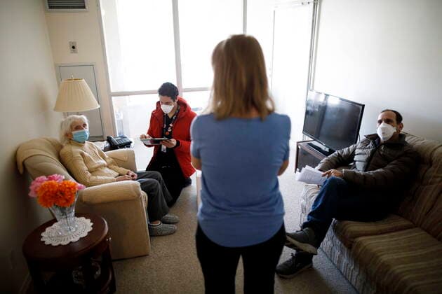 January 7, 2022, TORONTO, ON, CANADA: Dr. Nathan Stall administers a third dose of the COVID-19 vaccine to 92-year-old Hilda Reder, as Dr. Stall and Toronto city councilor Josh Matlow bring third doses of the COVID-19 vaccine to homebound seniors and their caregivers in Toronto, Friday, Jan. 7, 2022. The pair are working against lowering the barriers to getting the most vulnerable boosted with their third dose. TORONTO CANADA  - ZUMAc35_ 20220107_zaf_c35_031 Copyright: xColexBurstonx