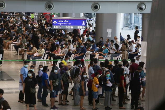 January 8, 2022, Bangkok, Thailand: A crowd of people wearing facemasks seen in queues to receive coronavirus (Covid-19) vaccine booster shots at Central Vaccination Center Bangkok. Bangkok Thailand - ZUMAs197 20220108_zaa_s197_024 Copyright: xAdisornxChabsungnoenx