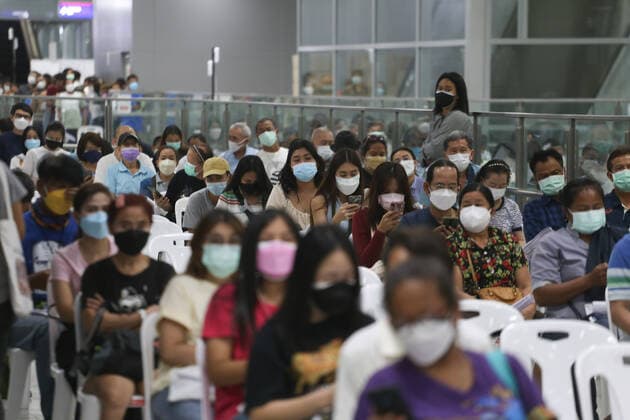 January 8, 2022, Bangkok, Thailand: People wearing facemasks as a preventive measure against the spread of Covid-19 line up to receive coronavirus (Covid-19) vaccine booster shots at Central Vaccination Center Bangkok. Bangkok Thailand - ZUMAs197 20220108_zaa_s197_031 Copyright: xAdisornxChabsungnoenx