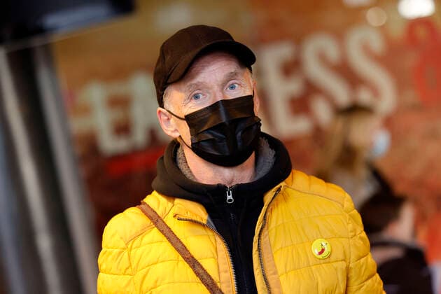 Thomas Baumgärtel bei der Vorstellung der Buttons mit der Impfbanane im Impfzentrum der Stadt Köln in der Lanxess-Arena. Hier werden auch Kinder (5-11 Jahre) geimpft. Vollständig geimpfte Kinder erhalten als Geschenk einen Button sowie eine Tapferkeitsurkunde. Die Buttons mit der Impfbanane sollen zudem an zahlreichen weiteren Impfstellen verteilt werden. Köln, 07.01.2022