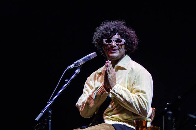 SÃO PAULO, SP - 08.01.2022: SHOW CRIOLO - The singer Criolo, to celebrate his love for samba, presents ?Samba Só?, a show with classics of immortal samba musicians and authorial compositions, the presentation took place at Sesc Vila Mariana, south of the capital. Sao Paulo, January 8, 2022. x2158413x  VanxCampos