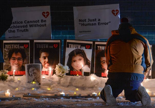 Families Of Flight PS752 Victims Seek Justice A mourner seen at a candlelight vigil on Edmonton s Whyte Avenue marking the two-year anniversary of the downing of Flight PS752.. On January 8, 2020, the Iranian military shot down Ukrainian Airlines Flight PS752 while the plane was leaving Iranian airspace. 176 passengers and crew were killed, including 57 Canadian citizens and 29 Canadian permanent residents ( including 13 Edmontonians). On Saturday, January 8, 2022, in Edmonton, Alberta, Canada. Edmonton Canada  Copyright: xArturxWidakx originalFilename: widak-families220108_npO1x.jpg