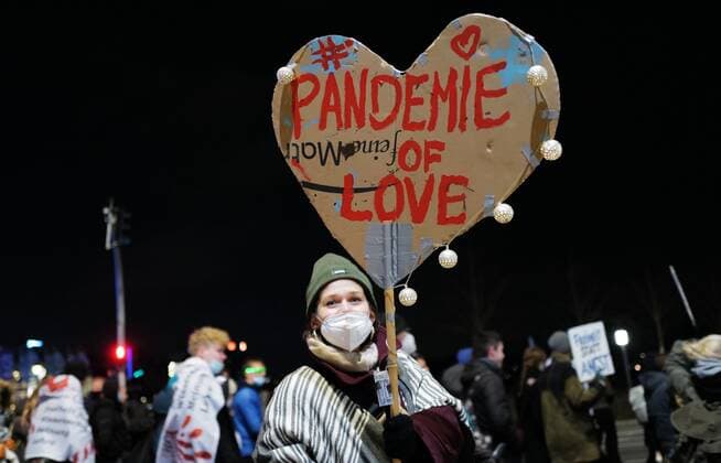 Germany Coronavirus Restrictions Protest 6737895 08.01.2022 People take part in a demonstration against coronavirus disease (COVID-19) measures, in Hamburg, Germany. Ekaterina Solovyova Sputnik Hamburg Germany  Copyright: xEkaterinaxSolovyovax