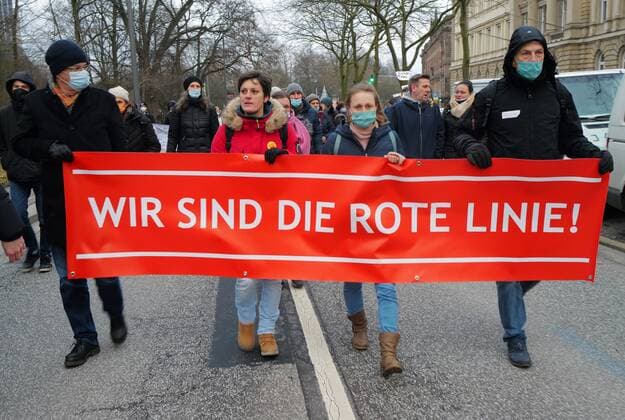 Germany Coronavirus Restrictions Protest 6737922 08.01.2022 People take part in a demonstration against coronavirus disease (COVID-19) measures, in Hamburg, Germany. Ekaterina Solovyova Sputnik Hamburg Germany  Copyright: xEkaterinaxSolovyovax