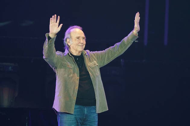 January 9, 2022, Madrid, Spain: Joan Manuel Serrat performs at the solidarity concert Music with La Palma: Stronger than the volcano at Wizink Center, in Madrid. Madrid Spain - ZUMAs197 20220109_zaa_s197_041 Copyright: xAtilanoxGarciax