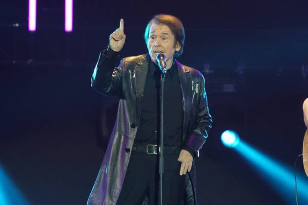 January 9, 2022, Madrid, Spain: Miguel Rafael Martos Sanchez, better known as Raphael performs at the solidarity concert Music with La Palma: Stronger than the volcano at Wizink Center, in Madrid. Madrid Spain - ZUMAs197 20220109_zaa_s197_070 Copyright: xAtilanoxGarciax