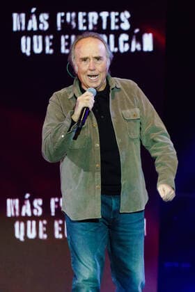 January 9, 2022, Madrid, Spain: Joan Manuel Serrat performs at the solidarity concert Music with La Palma: Stronger than the volcano at Wizink Center, in Madrid. Madrid Spain - ZUMAs197 20220109_zaa_s197_049 Copyright: xAtilanoxGarciax
