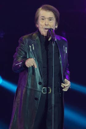 January 9, 2022, Madrid, Spain: Miguel Rafael Martos Sanchez, better known as Raphael performs at the solidarity concert Music with La Palma: Stronger than the volcano at Wizink Center, in Madrid. Madrid Spain - ZUMAs197 20220109_zaa_s197_073 Copyright: xAtilanoxGarciax